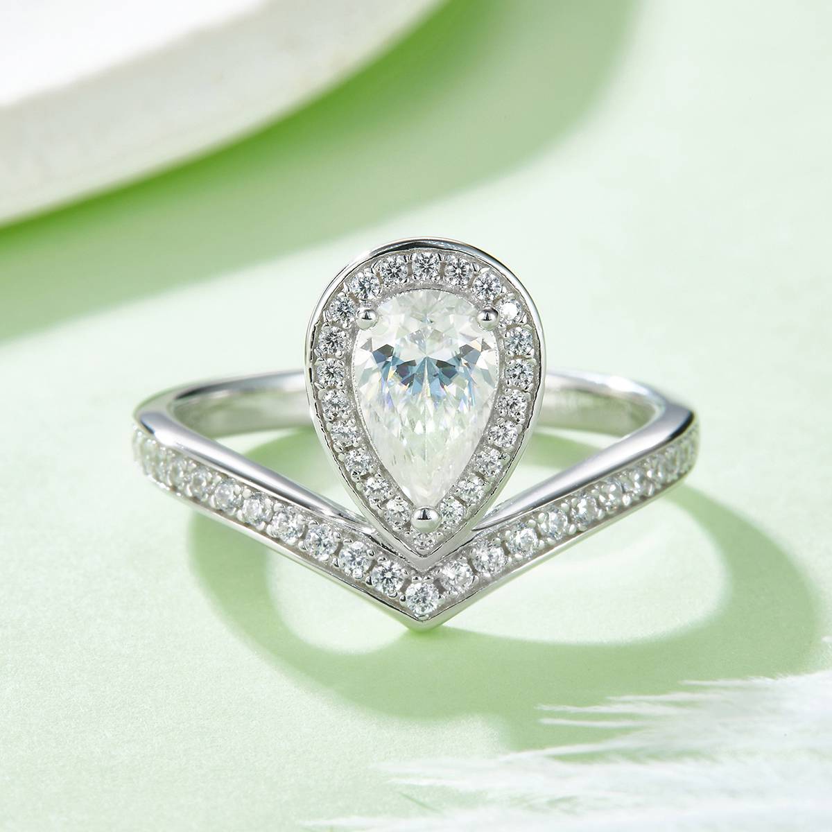 V-shaped Tiger Edge Water Drop S925 Silver Plated Platinum Colored Moissanite Diamond Women's Ring 1 Carat D-Class